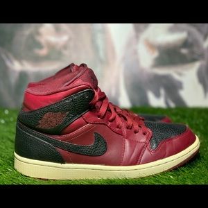 Air Jordan 1 Mid 'Reverse Banned'